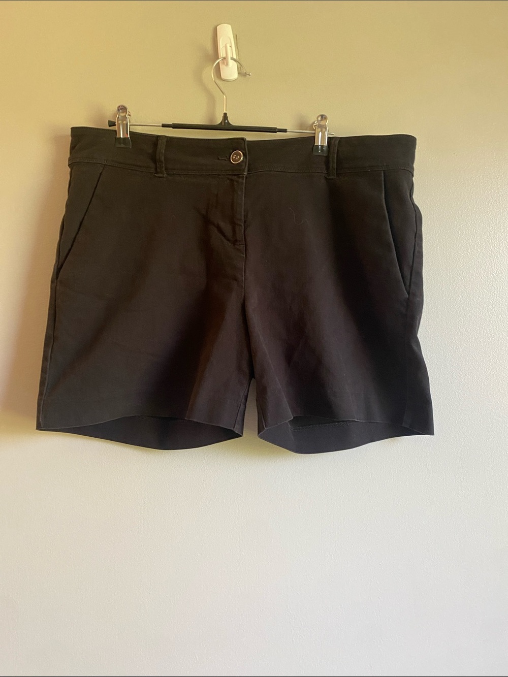 Isaac Mizrahi Black Tailored Bermuda Shorts